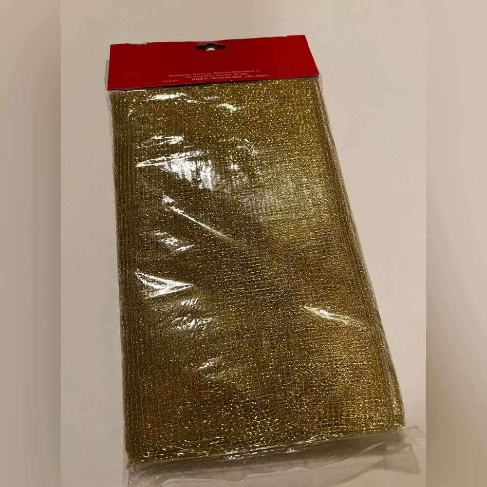 NWT GOLD MESH GARLAND. - Picture 3 of 4